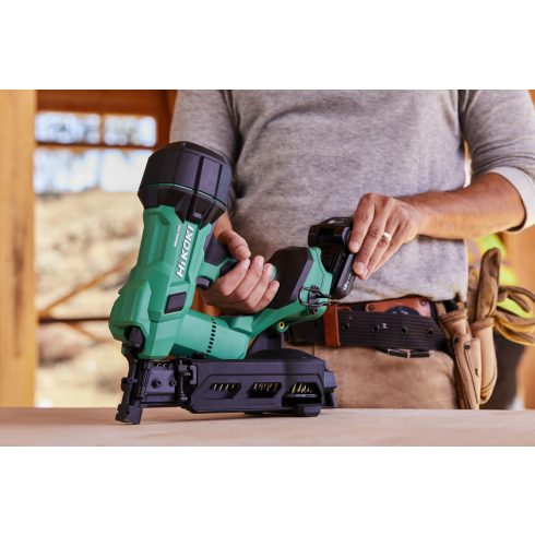 HiKOKI NV1845DAW Basic zsindelyszegező (akku és töltő nélkül)